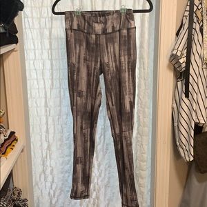 Patterned athletic full length leggings